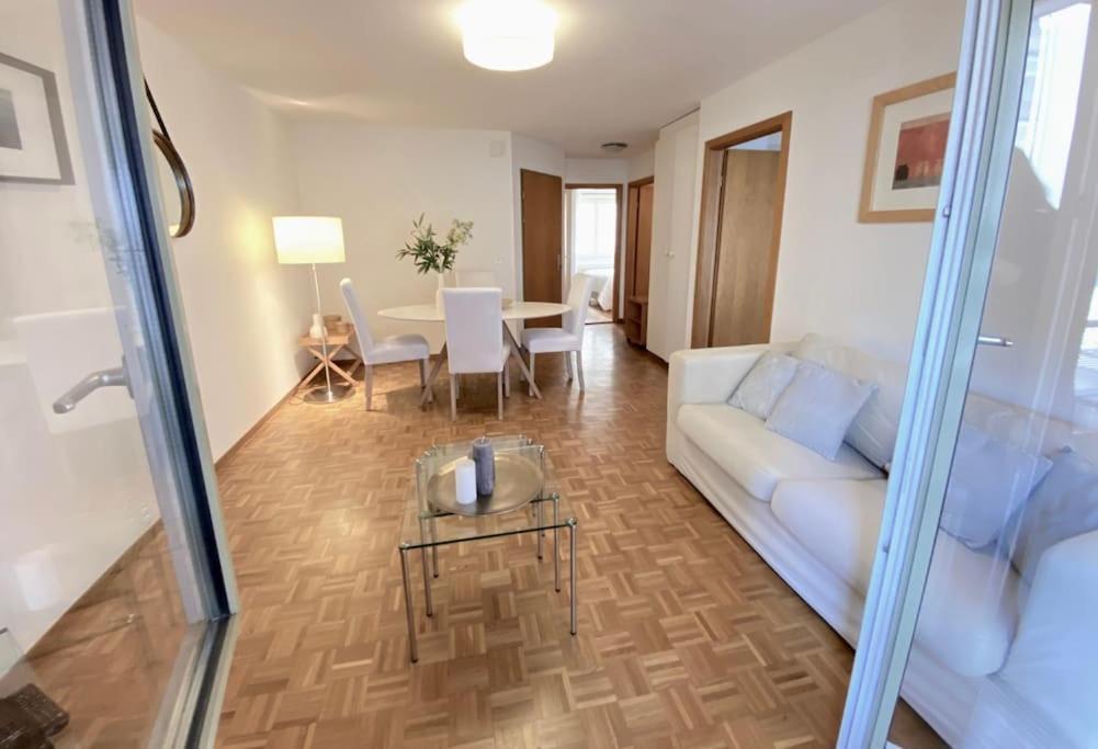 Comfortable, Very Well Located Between Train Station And Lake! Lausanne Kültér fotó